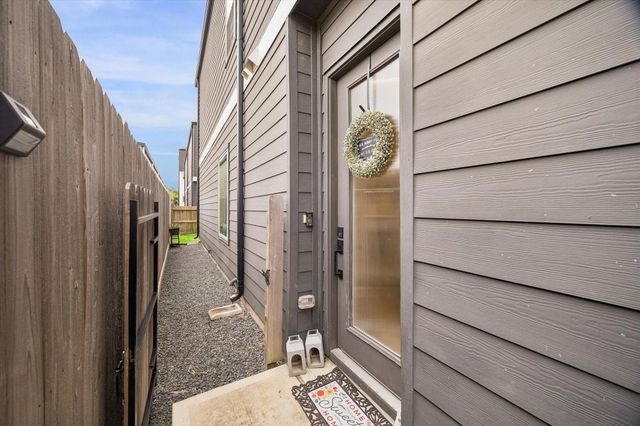 2625 Paul Quinn Street B, Houston, TX 77091