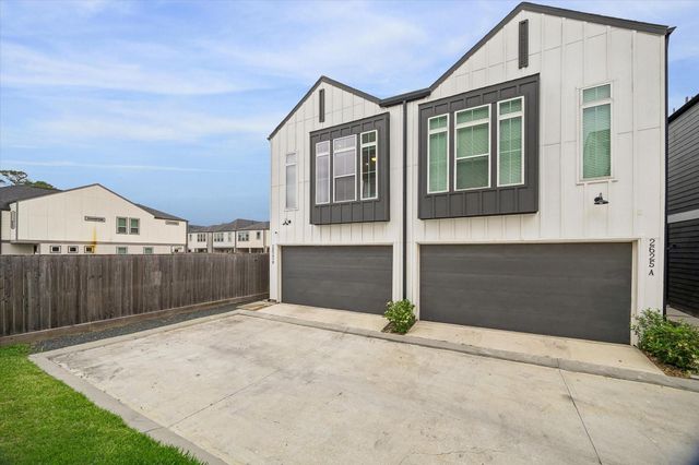 2625 Paul Quinn Street B, Houston, TX 77091