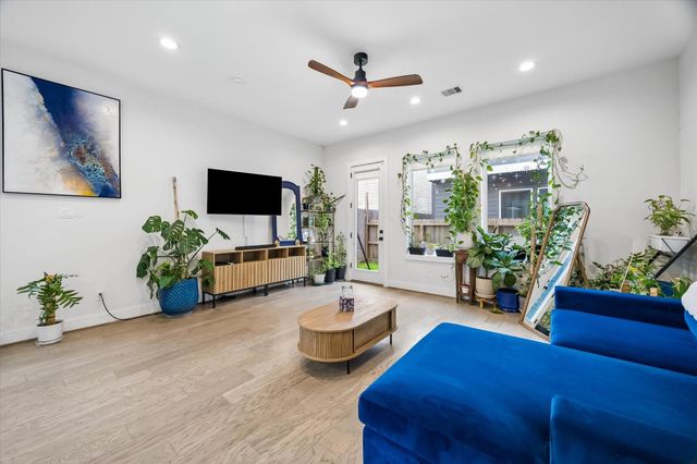 2625 Paul Quinn Street B, Houston, TX 77091
