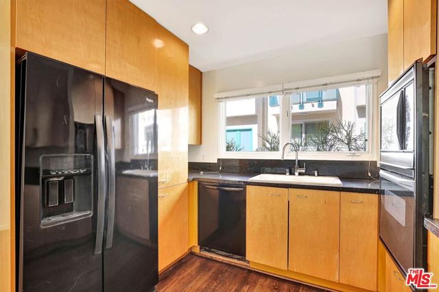 811 21st Street 3, Santa Monica, CA 90403