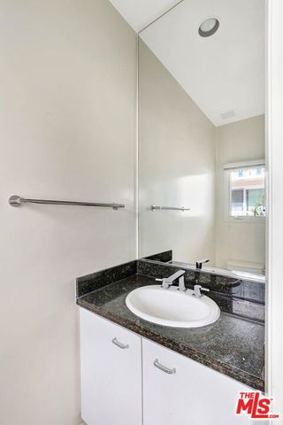 811 21st Street 3, Santa Monica, CA 90403