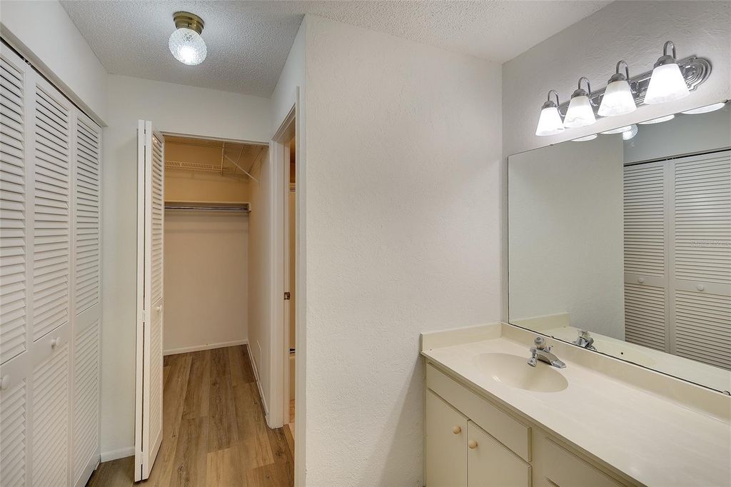 Image 19 of property listing at 123 WILD PALM DRIVE 123, Bradenton, FL 34210