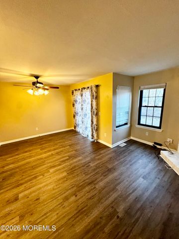 905 Arlington Drive, Toms River, NJ 08755