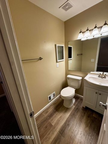 905 Arlington Drive, Toms River, NJ 08755