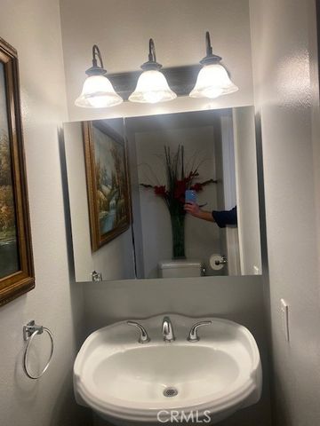 9562 Via Bernardo, Burbank, CA 91504