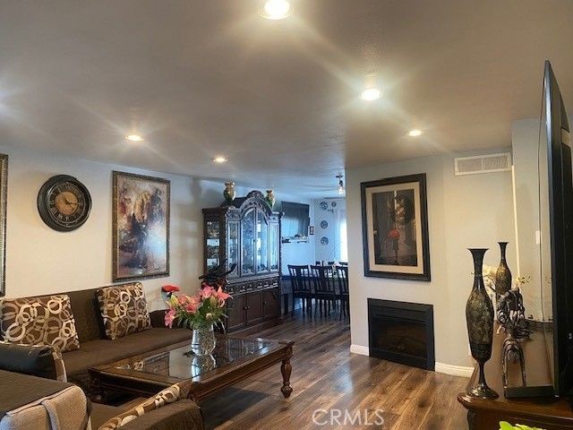 9562 Via Bernardo, Burbank, CA 91504