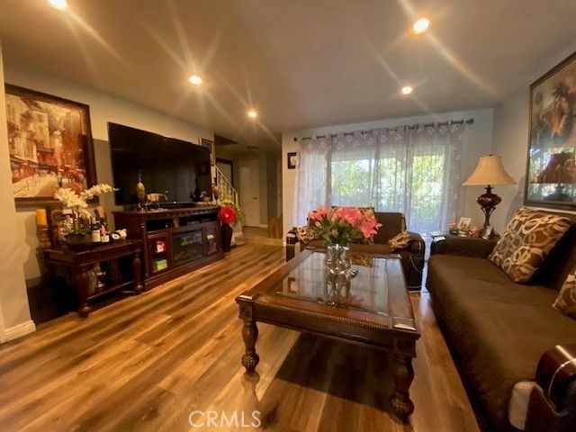 9562 Via Bernardo, Burbank, CA 91504