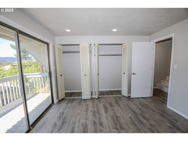 11 Nw MOUNTAIN VIEW Dr, Roseburg, OR 97471