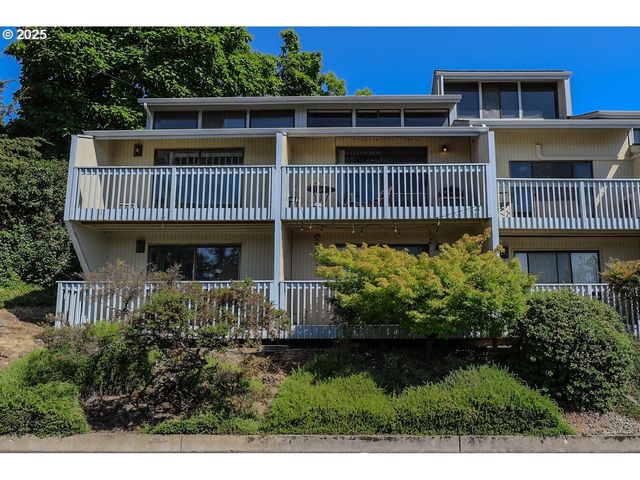 11 Nw MOUNTAIN VIEW Dr, Roseburg, OR 97471