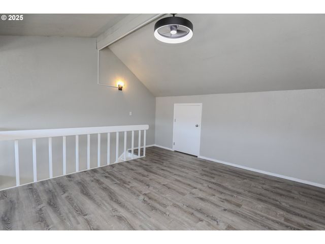 11 Nw MOUNTAIN VIEW Dr, Roseburg, OR 97471
