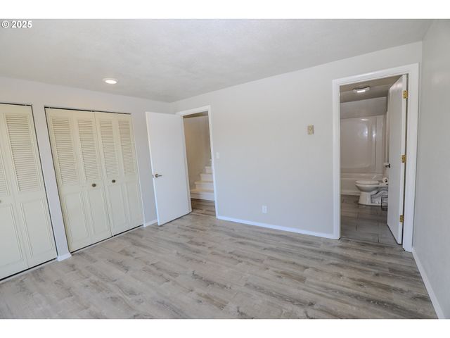 11 Nw MOUNTAIN VIEW Dr, Roseburg, OR 97471