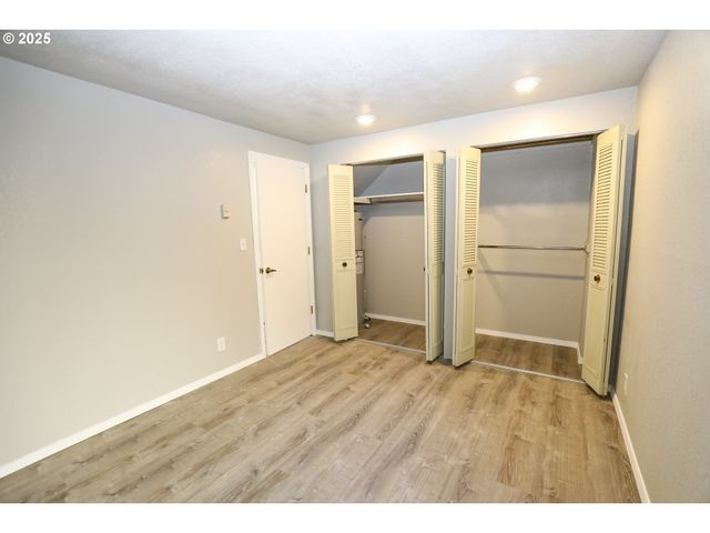 11 Nw MOUNTAIN VIEW Dr, Roseburg, OR 97471