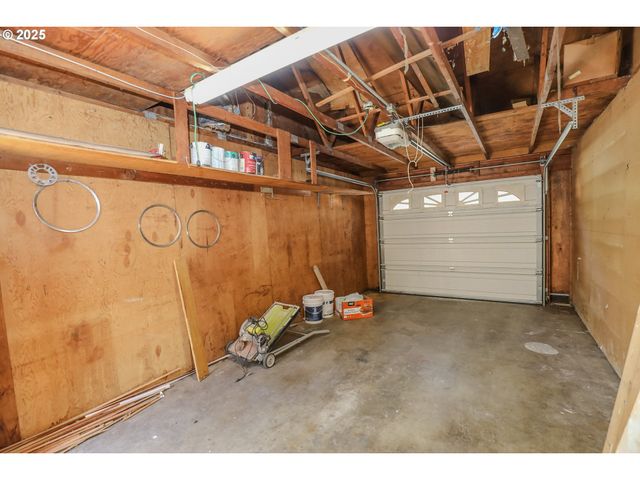 11 Nw MOUNTAIN VIEW Dr, Roseburg, OR 97471