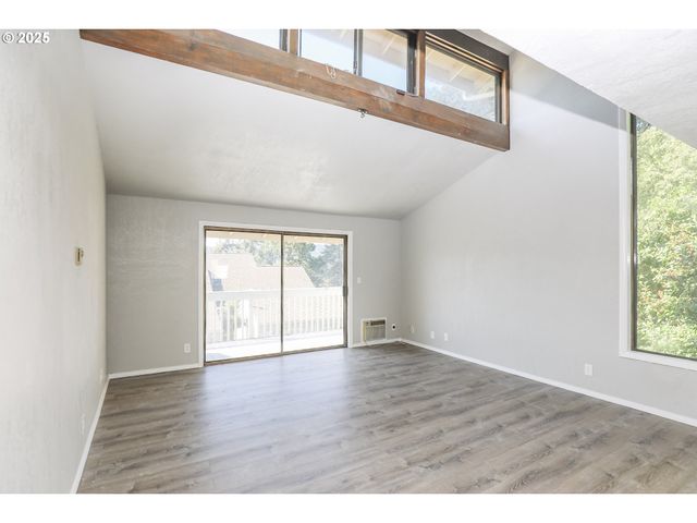 11 Nw MOUNTAIN VIEW Dr, Roseburg, OR 97471