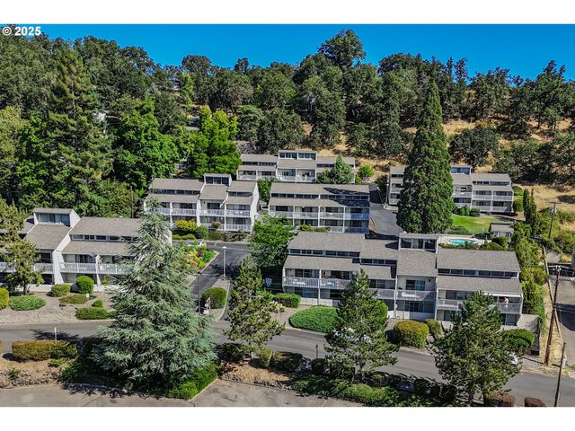 11 Nw MOUNTAIN VIEW Dr, Roseburg, OR 97471