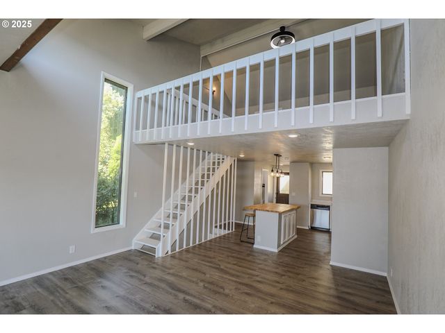 11 Nw MOUNTAIN VIEW Dr, Roseburg, OR 97471