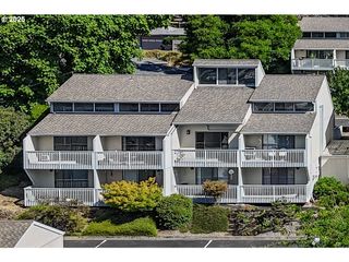 11 Nw MOUNTAIN VIEW Dr, Roseburg, OR 97471