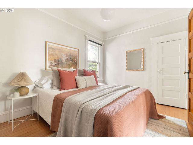 1020 Ne SUMNER St, Portland, OR 97211