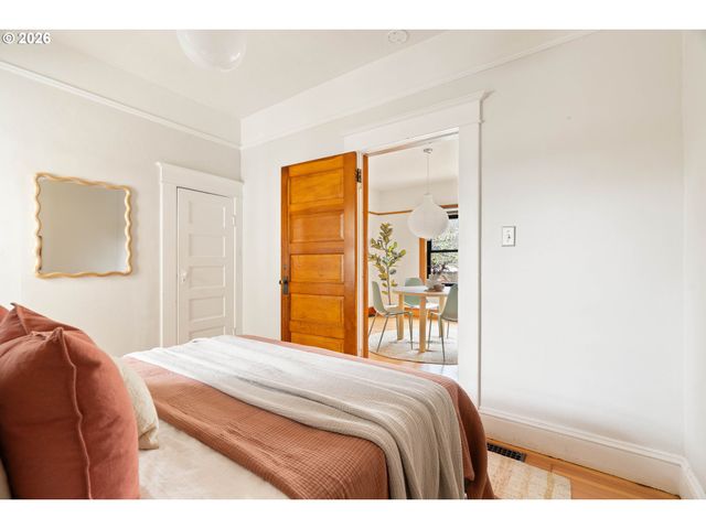 1020 Ne SUMNER St, Portland, OR 97211