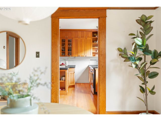 1020 Ne SUMNER St, Portland, OR 97211