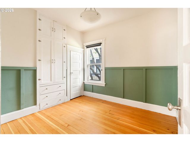 1020 Ne SUMNER St, Portland, OR 97211