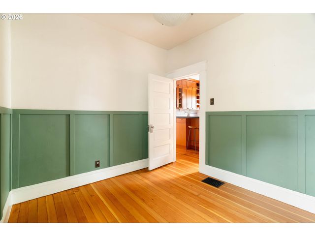 1020 Ne SUMNER St, Portland, OR 97211