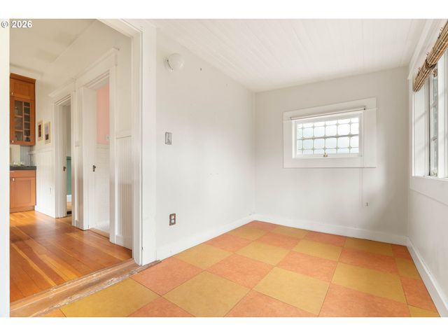 1020 Ne SUMNER St, Portland, OR 97211