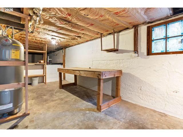 1020 Ne SUMNER St, Portland, OR 97211