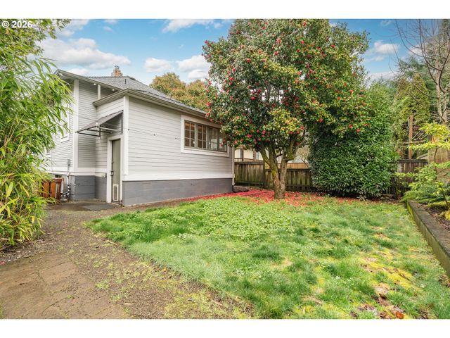 1020 Ne SUMNER St, Portland, OR 97211