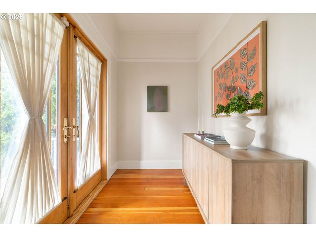 1020 Ne SUMNER St, Portland, OR 97211