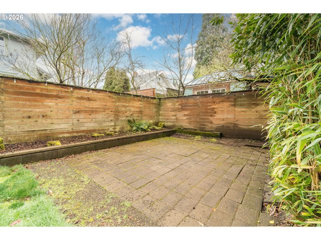 1020 Ne SUMNER St, Portland, OR 97211