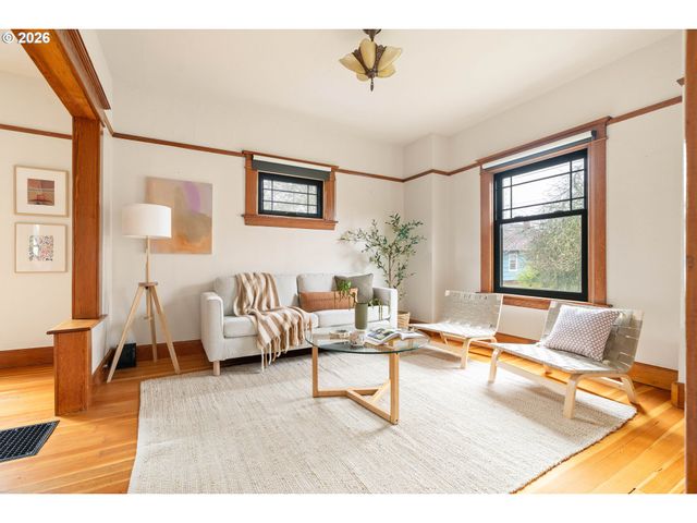 1020 Ne SUMNER St, Portland, OR 97211