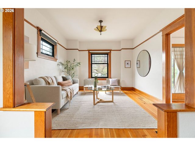 1020 Ne SUMNER St, Portland, OR 97211