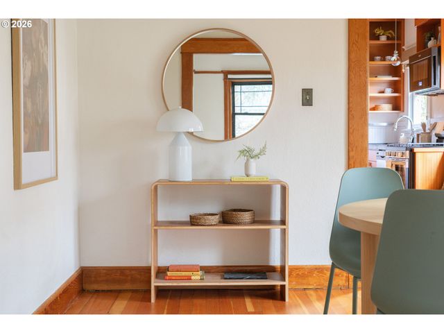 1020 Ne SUMNER St, Portland, OR 97211