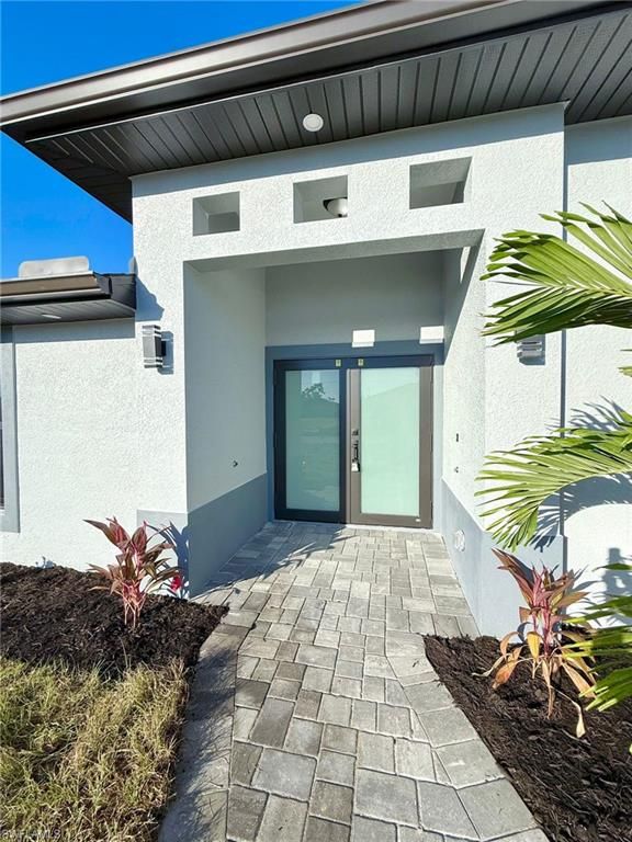 Image 3 of property listing at 2610 NW 10th TER, Cape Coral, FL 33993