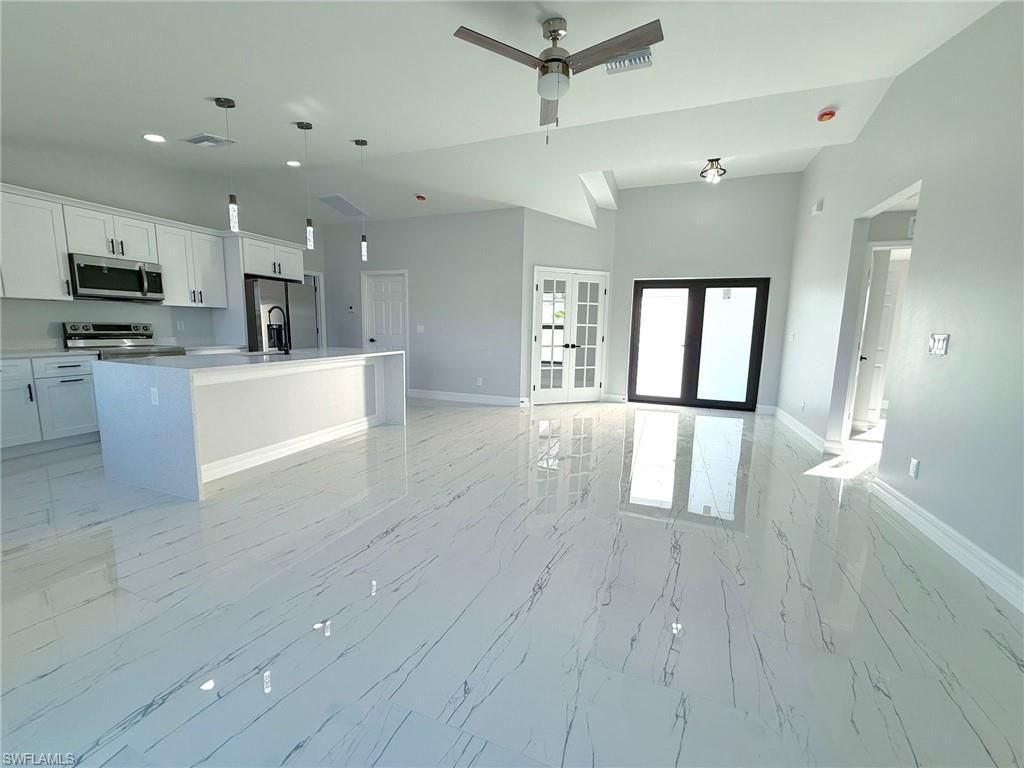 Image 7 of property listing at 2610 NW 10th TER, Cape Coral, FL 33993