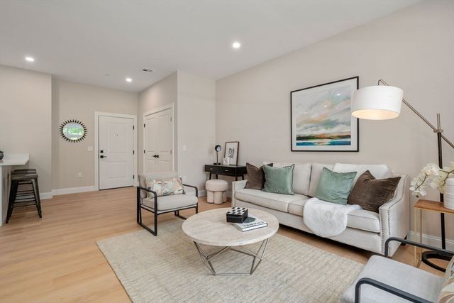 7 Cross St 305, Wilmington, MA 01887