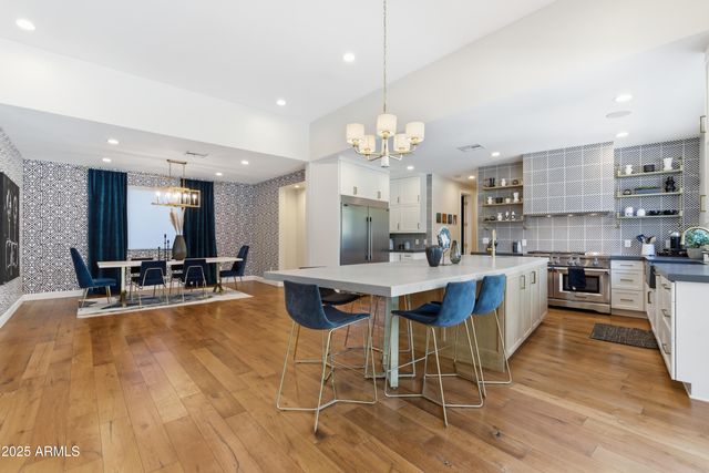 4601 N ROYAL VIEW Drive, Phoenix, AZ 85018