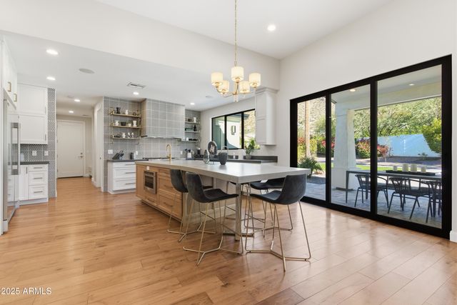 4601 N ROYAL VIEW Drive, Phoenix, AZ 85018