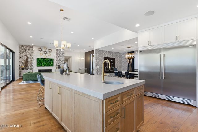 4601 N ROYAL VIEW Drive, Phoenix, AZ 85018