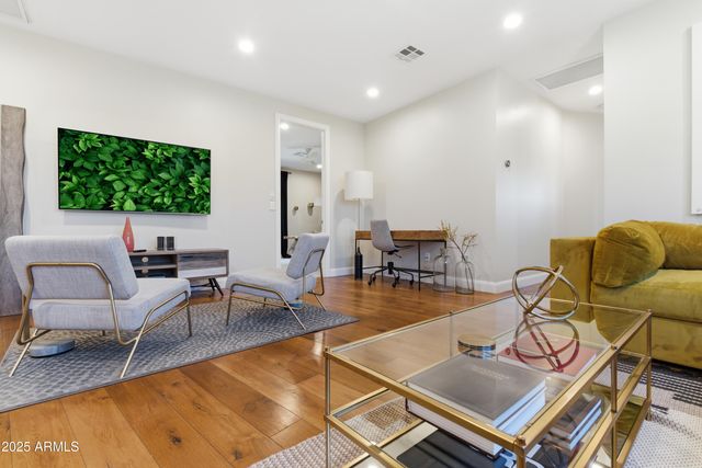 4601 N ROYAL VIEW Drive, Phoenix, AZ 85018