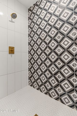 4601 N ROYAL VIEW Drive, Phoenix, AZ 85018