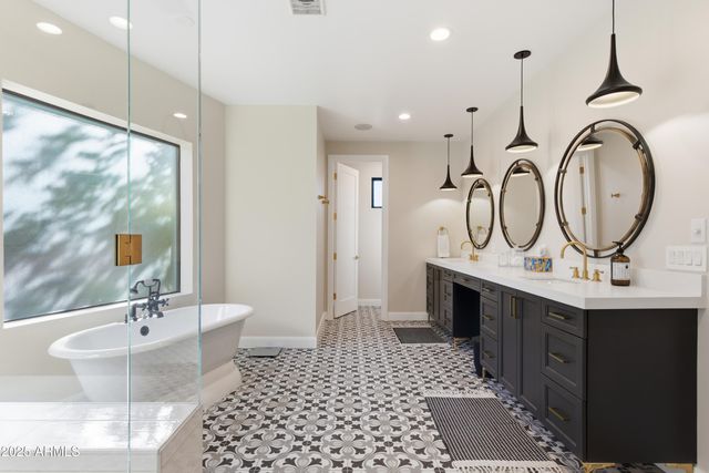 4601 N ROYAL VIEW Drive, Phoenix, AZ 85018