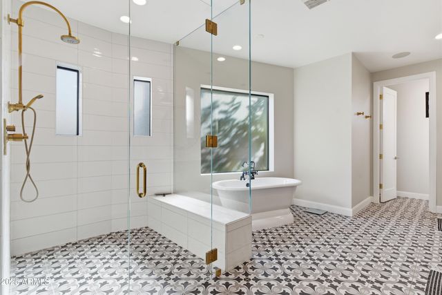 4601 N ROYAL VIEW Drive, Phoenix, AZ 85018