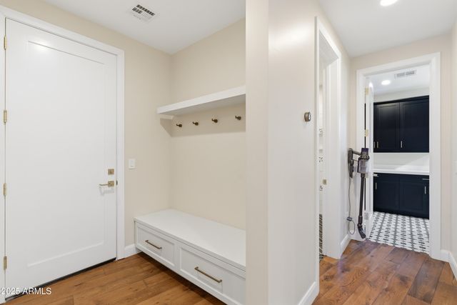 4601 N ROYAL VIEW Drive, Phoenix, AZ 85018