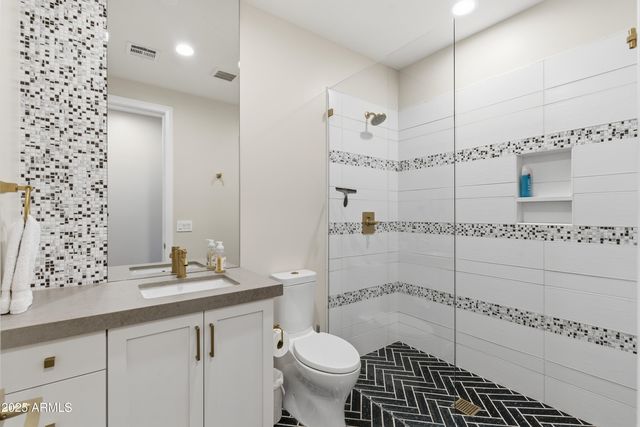 4601 N ROYAL VIEW Drive, Phoenix, AZ 85018