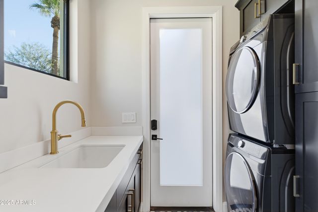 4601 N ROYAL VIEW Drive, Phoenix, AZ 85018