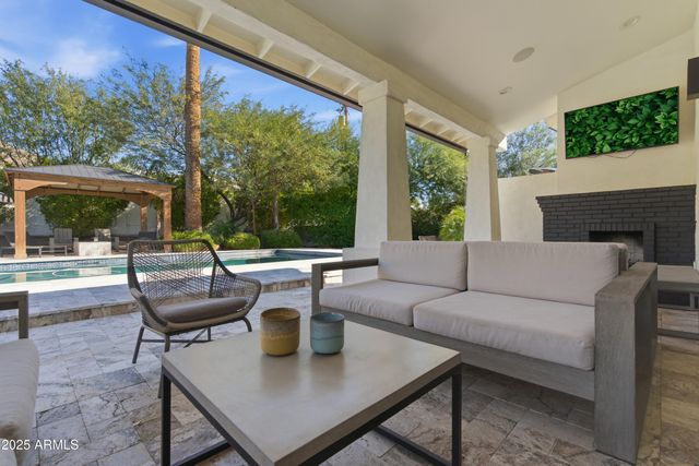 4601 N ROYAL VIEW Drive, Phoenix, AZ 85018