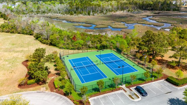 526 Cannonsgate Drive, Newport, NC 28570