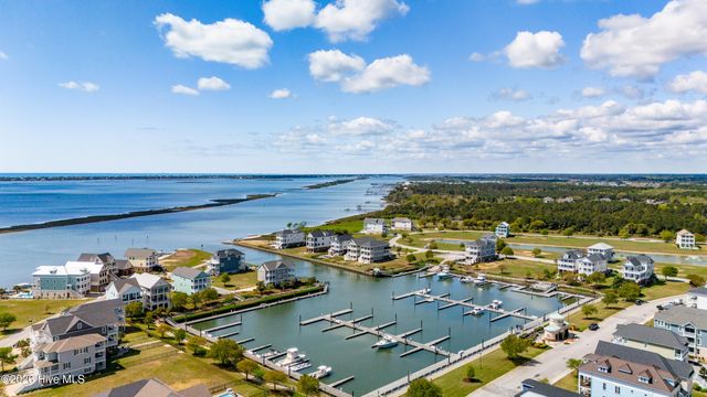 526 Cannonsgate Drive, Newport, NC 28570